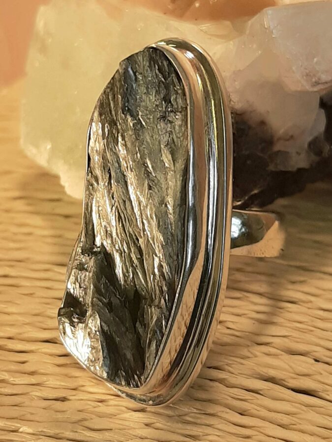 Seraphinite. Surface 4 cm. Size adjustable. Silver.
