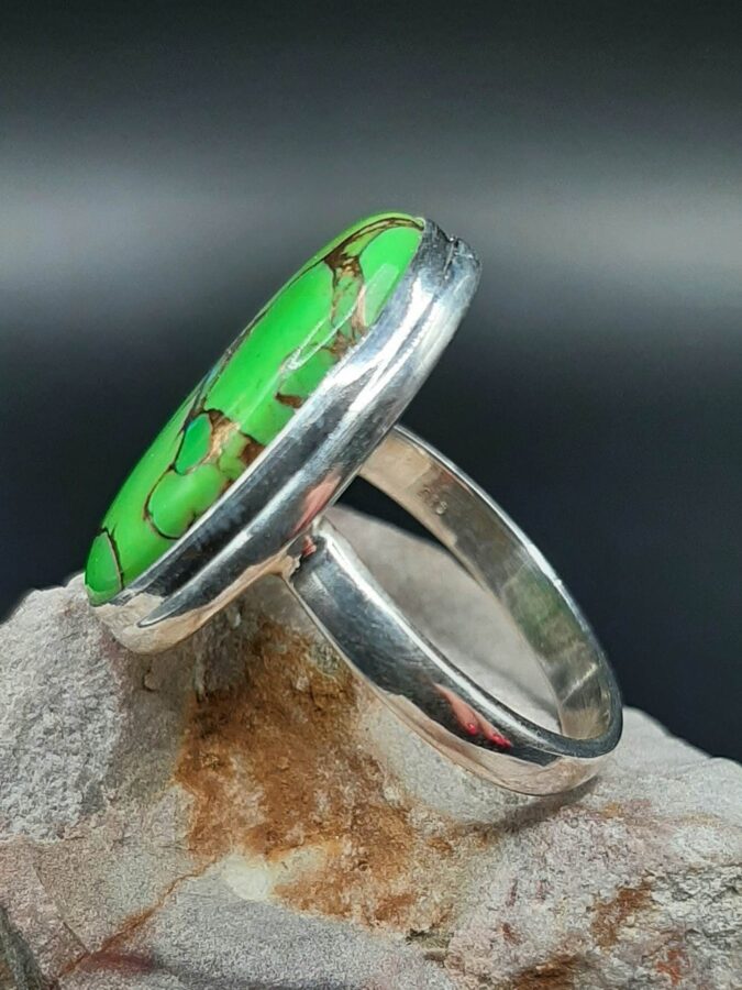 Turquoise. Silver. Surface 2.5 cm. Size 10.