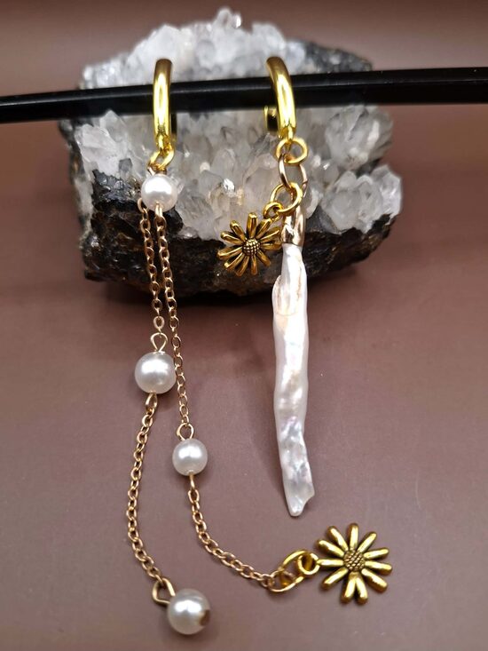 Upes un mākslīgās pērles. Garākais auskars 12 cm. 