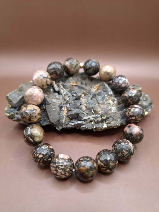 Rodonīts. Akm. 12 mm. 20 cm. 