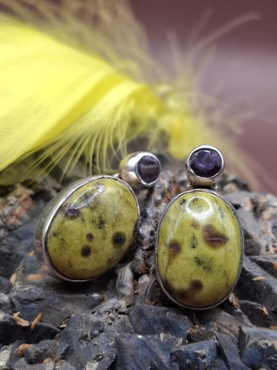 Atlantasīts, ametists. Sudrabs. 2,2 cm. 