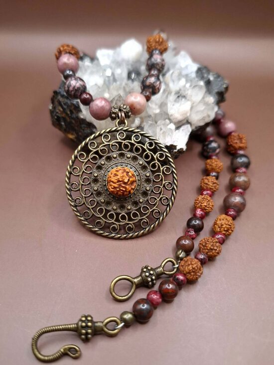 Rodonīts, rudrakša, ahāts. Kulona diametrs 4 cm. Krelles 55 cm.