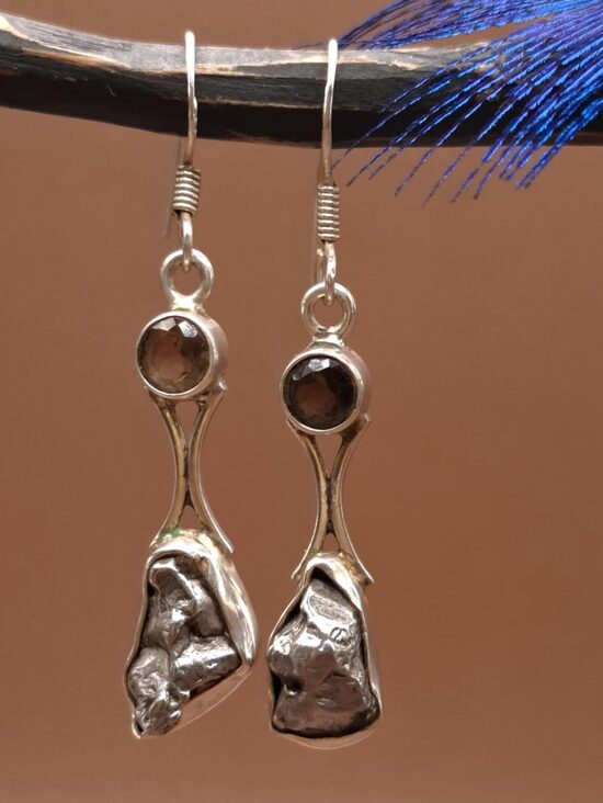 Meteorīts, dūmu kvarcs. Sudrabs. No aizdares 3 cm. 