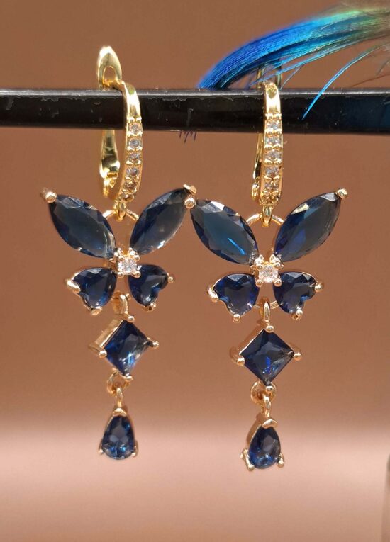 Cirkoniji. Antialerģisks metāls. Zeltīts. 4,3 cm. 