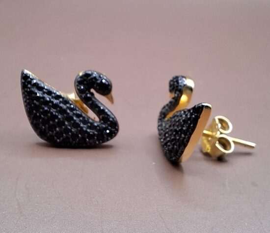 Špinelis. Sudrabs pārklāts ar zeltu. Virsma 1,5 cm. 