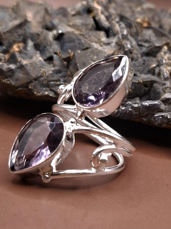 Ametists. Sudrabs. Virsma 3,5 cm. Izm. regulējams no 17-20. 
