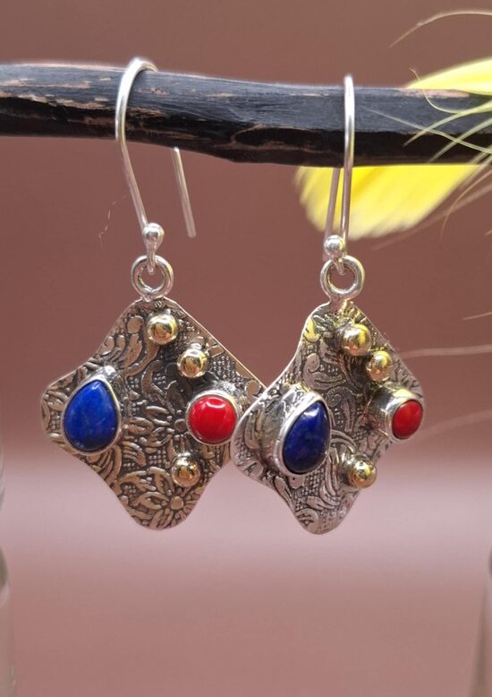 Lazurīts, korallis. Sudrabs. Zeltītas detaļas. No aizdares 2,5 cm. 