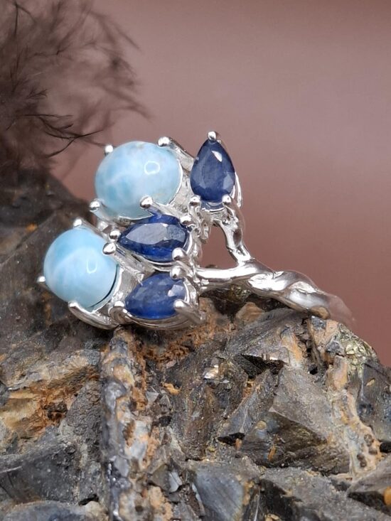 Larimar, sapphire. Silver. Surface 1.8 cm. Size 7,5.
