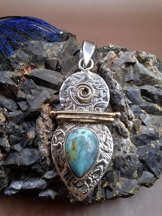 Tirkīzs. Sudrabs. Zeltītas detaļas. 4 cm. 