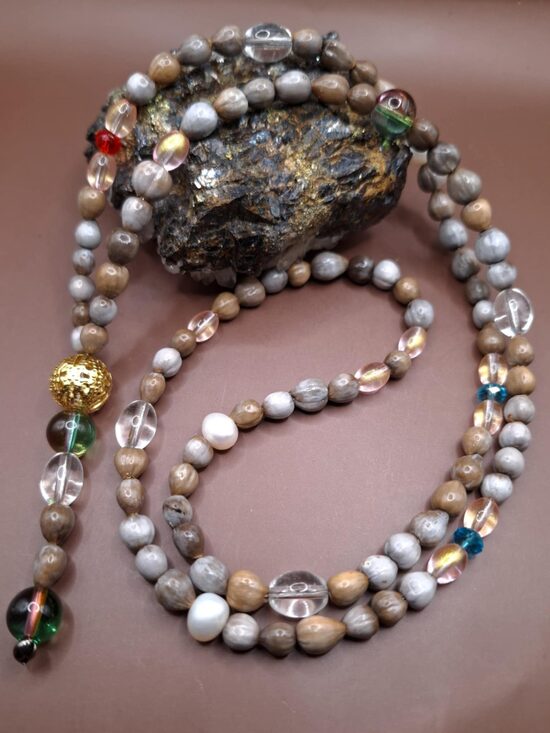 Mountain Crystal, river pearls, glass. 86 cm. Putranjiva.