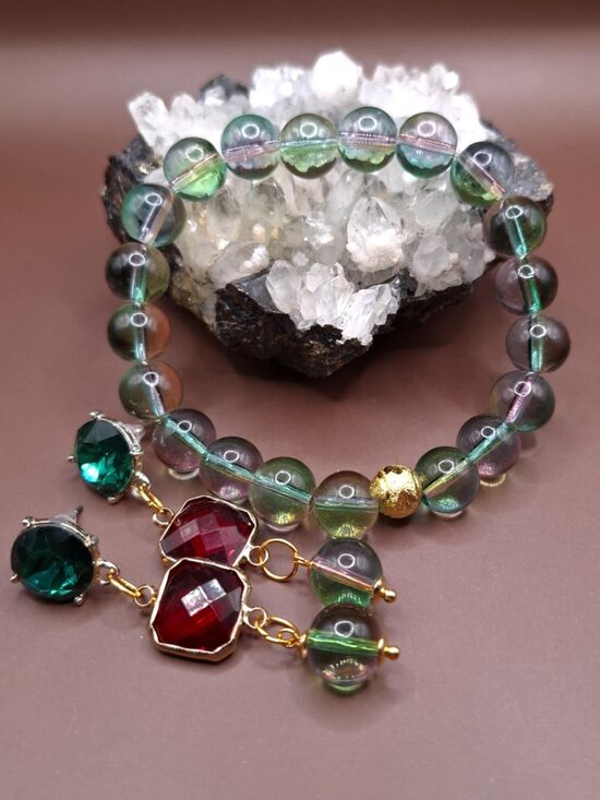 Glass. Gold plating. Earrings - nails. 6 cm. Bracelet 19 cm. Stone 10 mm.