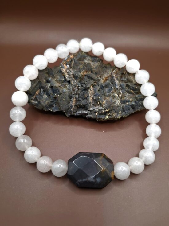 Counting beads. 27 stages. Quartz, jasper.