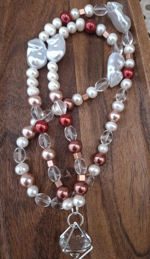 Upes pērles, mākslīgās pērles, kalnu kristāls, hematīts. 70 cm. 