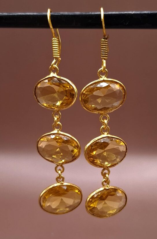 Citrine. Silver plated with gold. 5 cm from the clasp. 