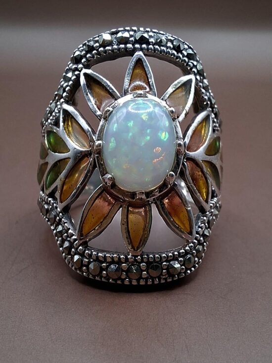 Opāls, markazīts, emalja. Sudrabs. Virsma 2,8 cm. Izm. 17,5. 