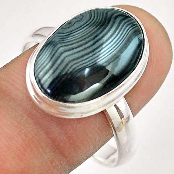 Psilomelane. Silver. Surface 2 cm. Size 11.