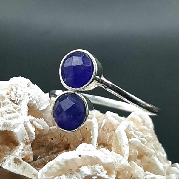 Sapphire. Silver. September. The size is adjustable.