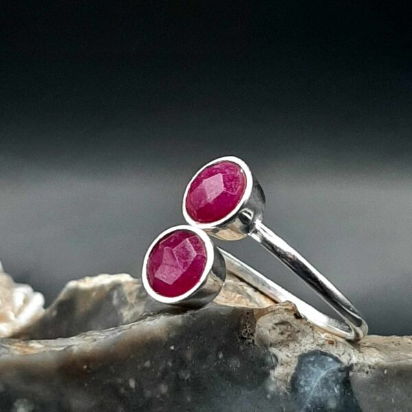 Ruby. Silver. July. The size is adjustable.