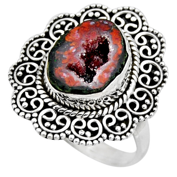 Geode druzy. Surface 2.5 cm. Size 8.5