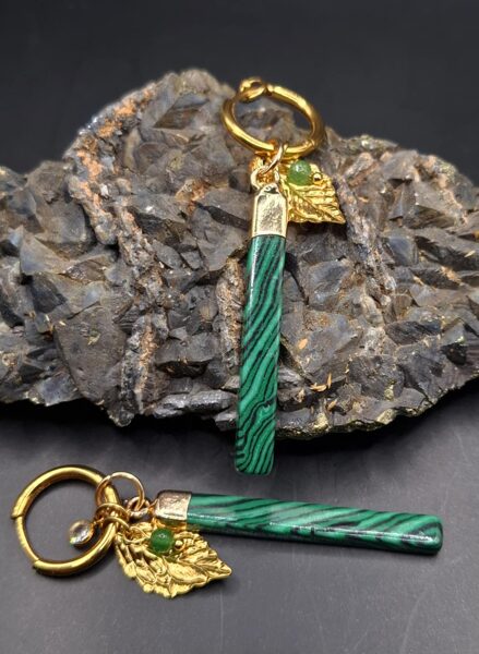 Malachite. 17 Karat gold plating. 5 cm from the clasp. Parts are interchangeable.