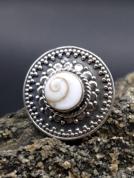 Shiva's eye. Silver. Diameter 2 cm. Size 7.