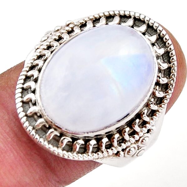 Moonstone. Silver. Surface 2.1 cm. Size 8,5. 